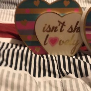 2 inspirational pastel colored hearts